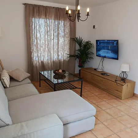Villa Castillo, Calle De Palmeras